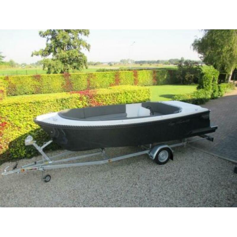 Lago Amore 595 Tender met Suzuki 20pk 4-takt b/b motor.