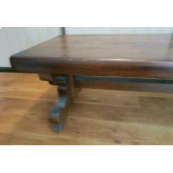 Massief eiken houten meubels kast salon tafel en stoelen