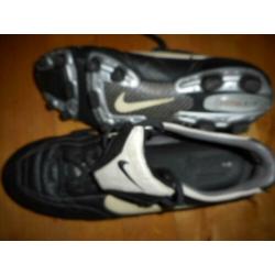nike voetbalschoenen maat 42
