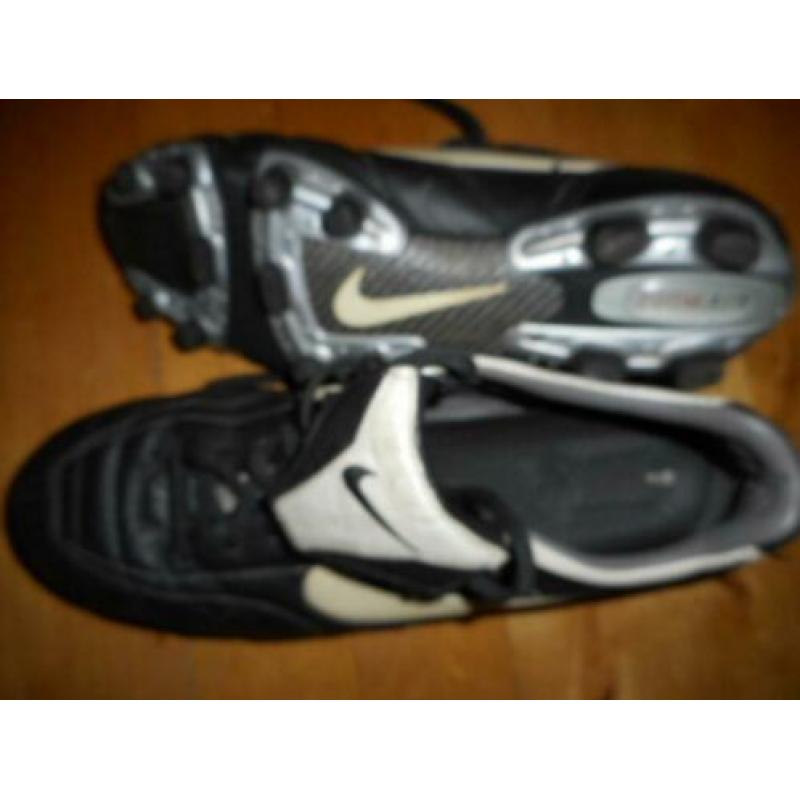 nike voetbalschoenen maat 42
