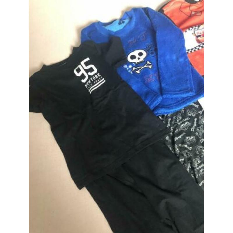 Pakket jongens pyjama maat 128/134