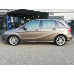Mercedes-Benz B-klasse 180 AUTOMAAT SPORTPAKKET (LEDER CLIMA