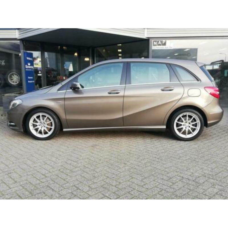 Mercedes-Benz B-klasse 180 AUTOMAAT SPORTPAKKET (LEDER CLIMA
