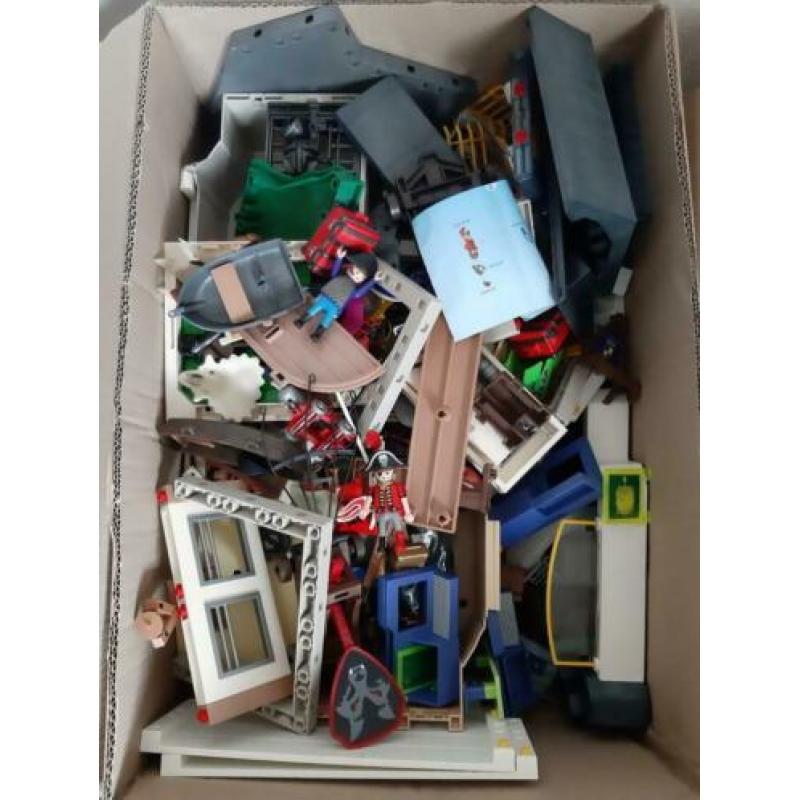 2 grote dozen vol playmobil onderdelen
