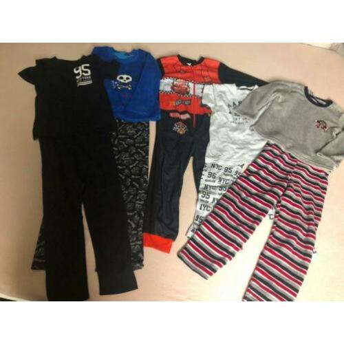Pakket jongens pyjama maat 128/134