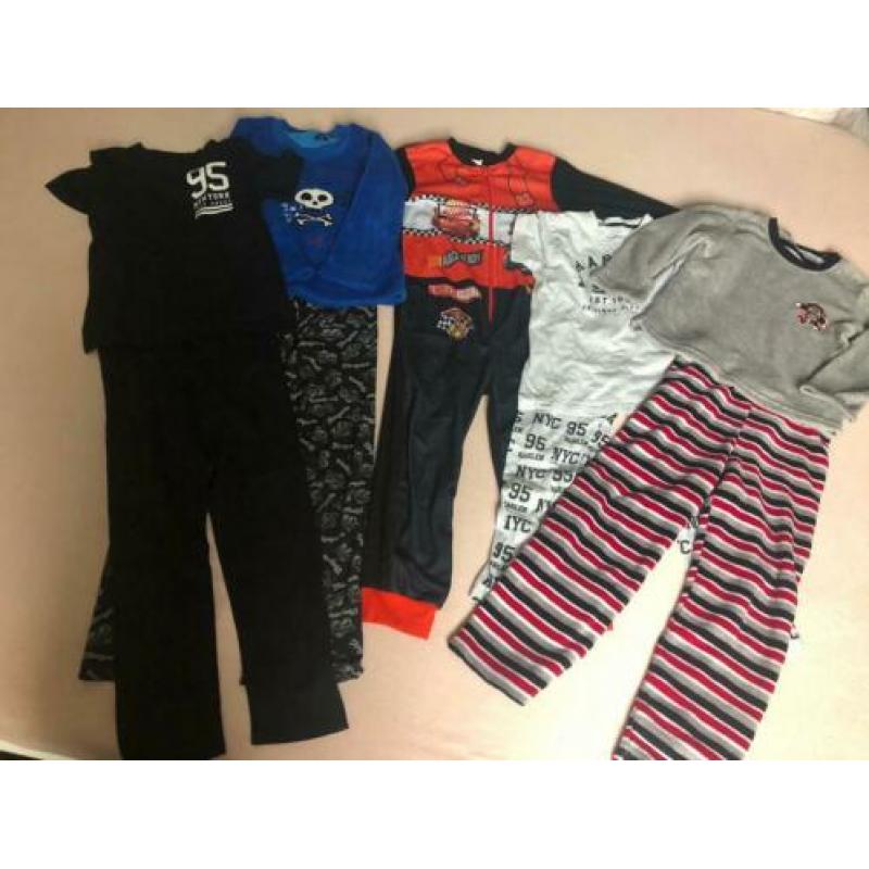 Pakket jongens pyjama maat 128/134