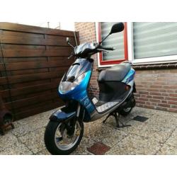 peugeot vivacity brommer met helmplicht