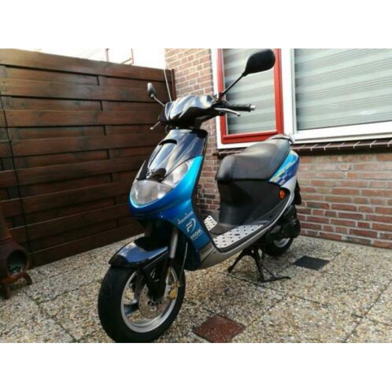 peugeot vivacity brommer met helmplicht