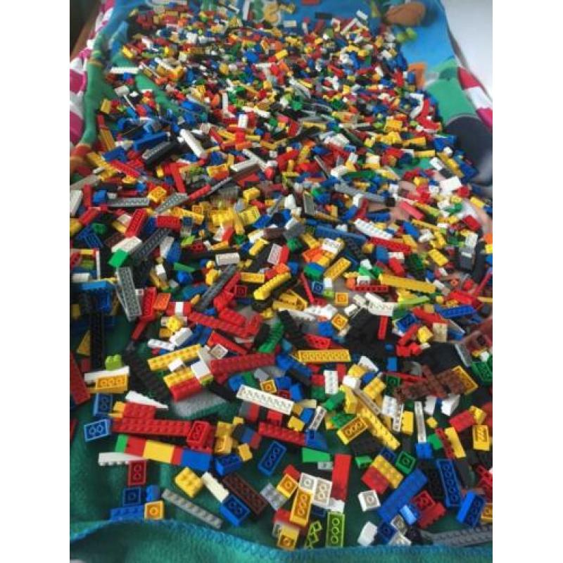 5 KG Lego Steentjes en veel techniche onderdeeltjes
