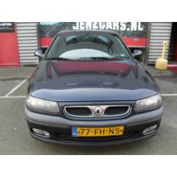 Renault Safrane 2.5 ,ALLE OPTIES! trekhaak,clima,etc.€499,-!