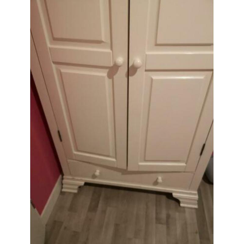 Mooie witte kast. stevige kast