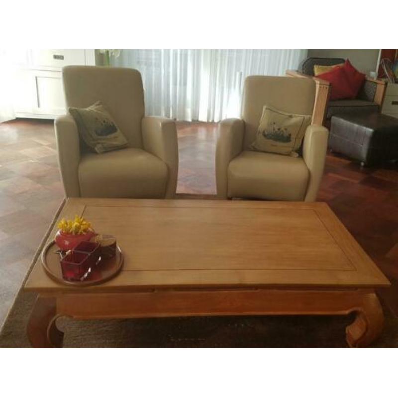 2 mooie licht beige leren fauteuils,perf st