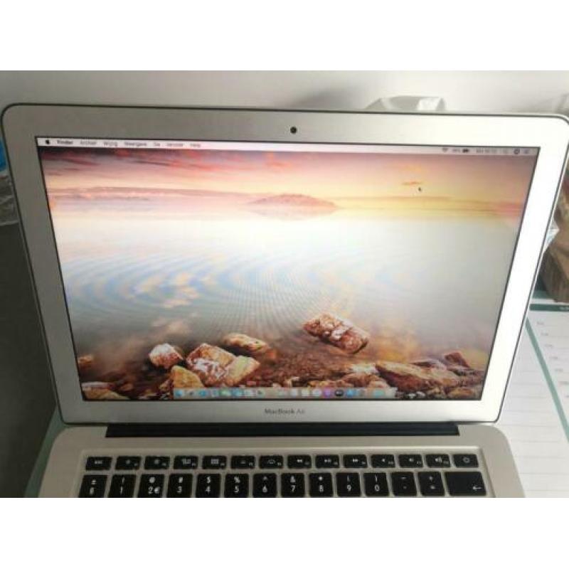 MacBook Air mid 13 inch i5 1.7
