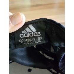 2 Adidas petten