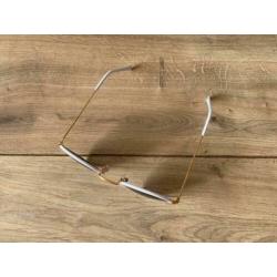 Z.g.a.n. Witte zonnebril met zwarte ronde glazen, incl. hoes
