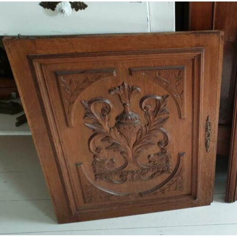 2x Frans eiken houten deurtjes met mooie versiering