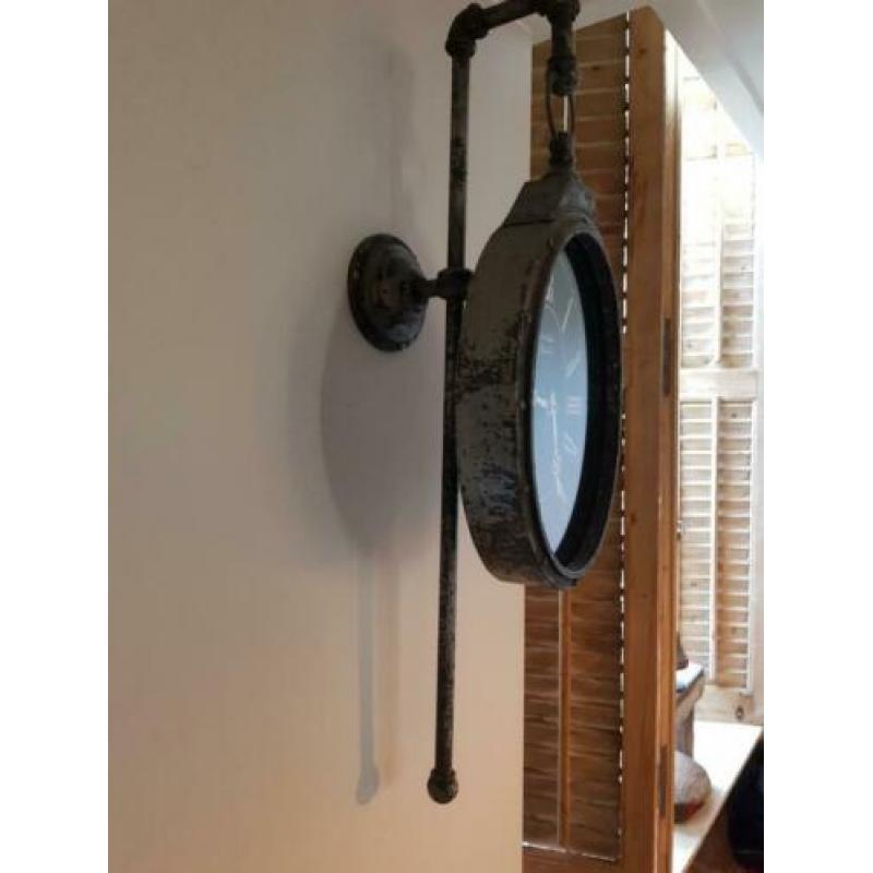 metalen wandklok