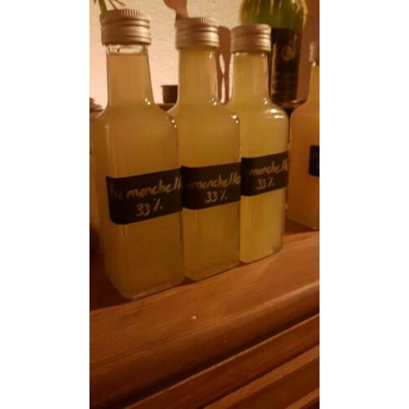 home made limoncello en mineola likeur33% flesjes van 100ml