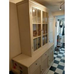 Prachtige landelijke dressoir en vitrine kast