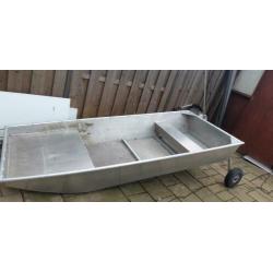 Aluminium boot met 5pk marinier