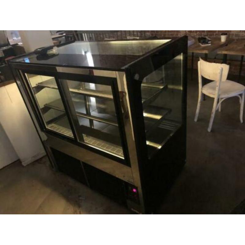 Polar display fridge