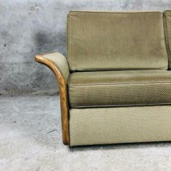 Prachtige mosgroene vintage bank van Burov Paris