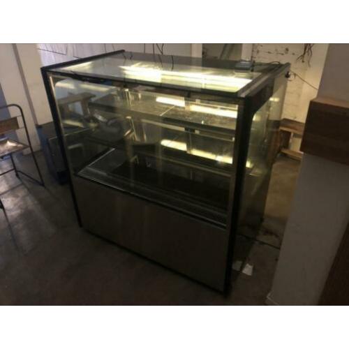Polar display fridge