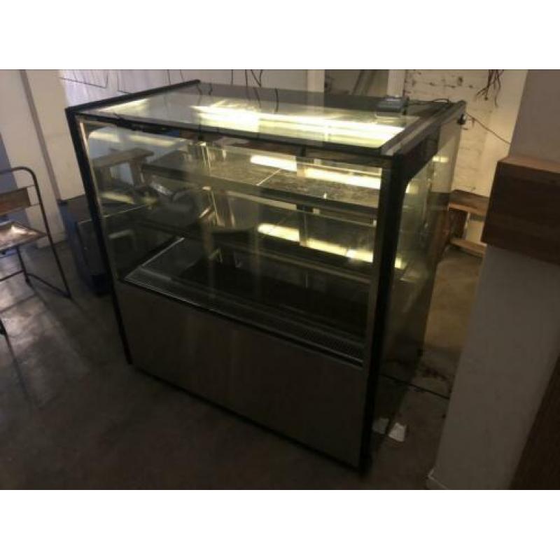 Polar display fridge