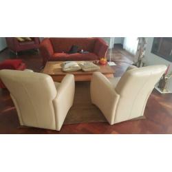 2 mooie licht beige leren fauteuils,perf st