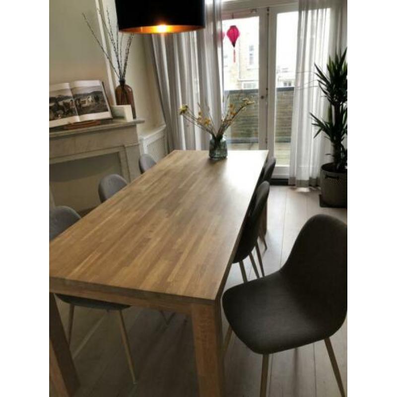 Fraaie eetkamerset (tafel en 6 stoelen)