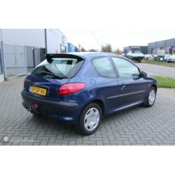 Peugeot 206 1.4 XR leuke auto met APK tot 10-05-2020!