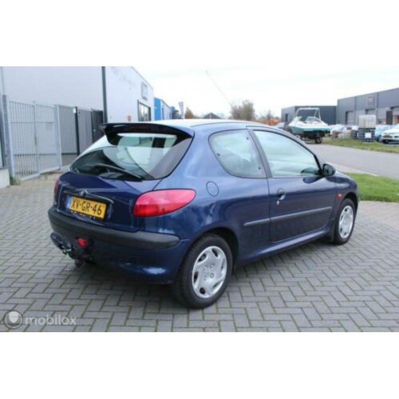 Peugeot 206 1.4 XR leuke auto met APK tot 10-05-2020!
