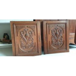2x Frans eiken houten deurtjes met mooie versiering