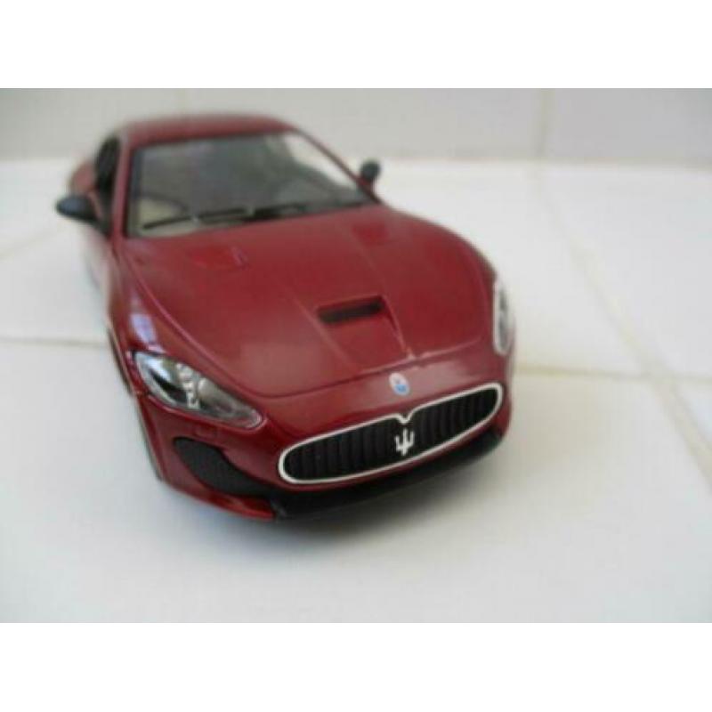 1/38 kinsmart maserati granturismo auto mooie staat