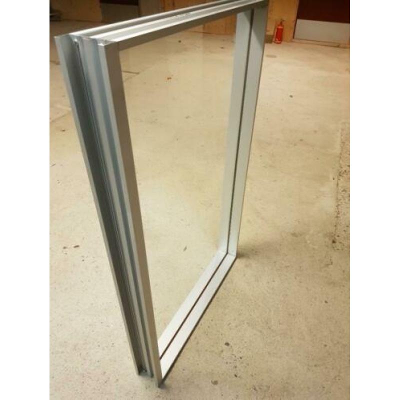 Glas in aluminium kozijn.plus 2 glazen deuren