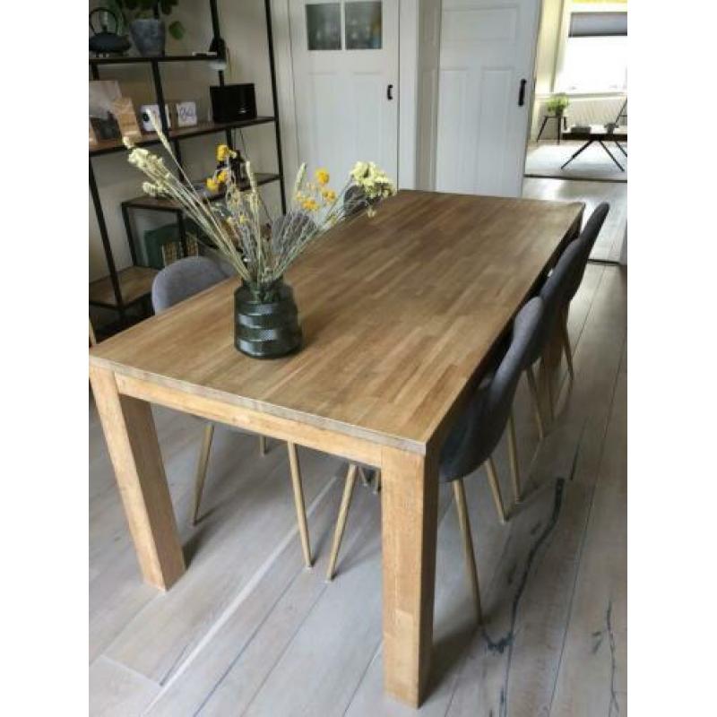 Fraaie eetkamerset (tafel en 6 stoelen)