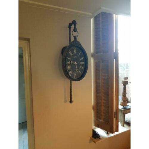 metalen wandklok