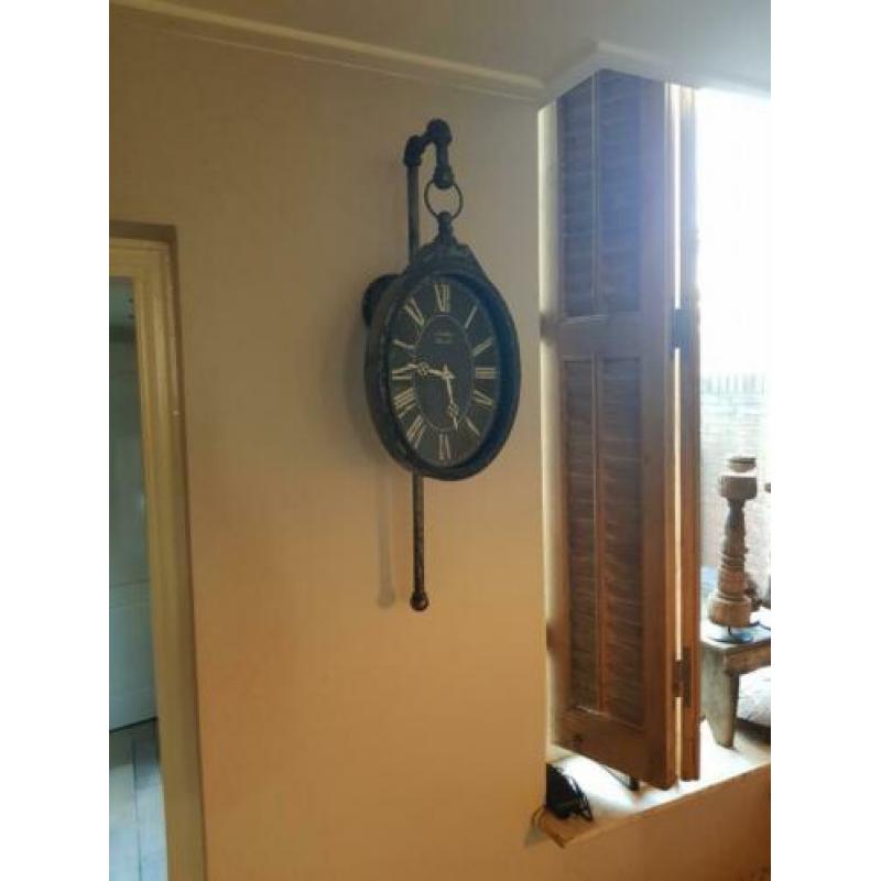 metalen wandklok