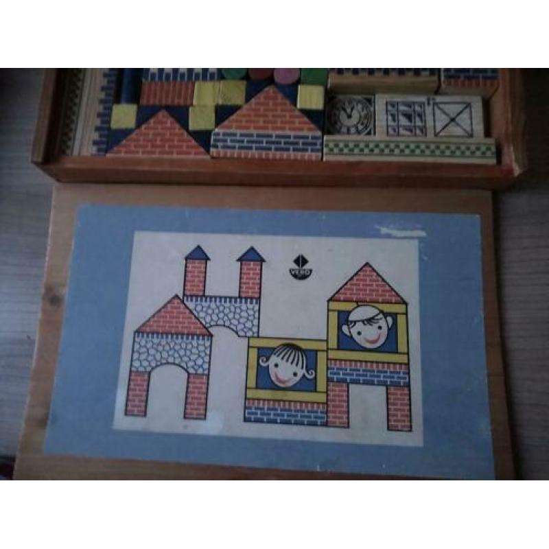 6 antieke bouwdozen Vero, Berbis