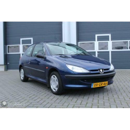Peugeot 206 1.4 XR leuke auto met APK tot 10-05-2020!