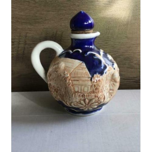 Vintage kruikje met dop van kurk met afb. mensen,H. 10 cm