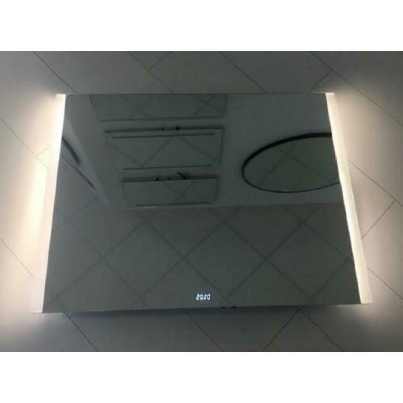 LED Spiegel 120x90cm met verwarming en klokje