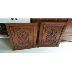 2x Frans eiken houten deurtjes met mooie versiering