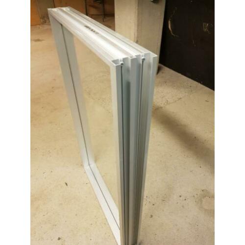 Glas in aluminium kozijn.plus 2 glazen deuren