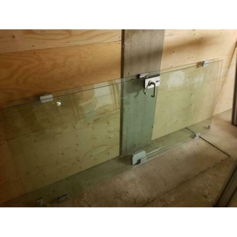 Glas in aluminium kozijn.plus 2 glazen deuren