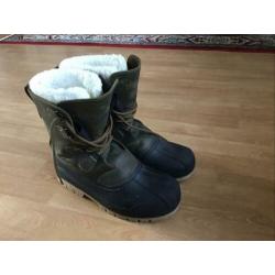 2 paar sneeuwschoenen ( mt. 39/40 en 43/44)