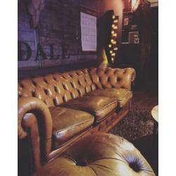 Chesterfield bank + 2 stoelen set