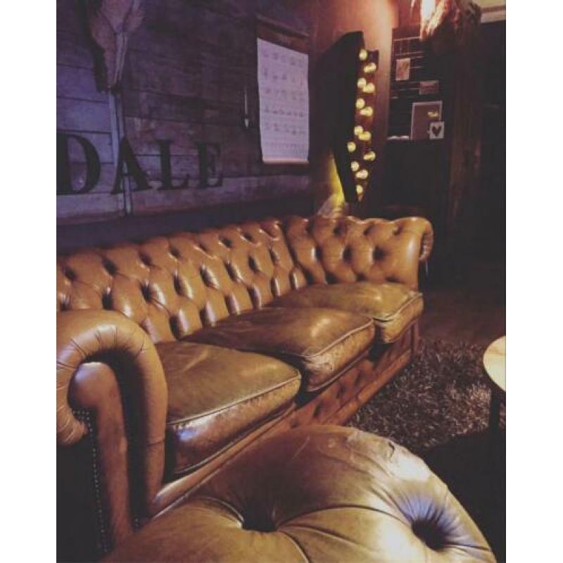 Chesterfield bank + 2 stoelen set