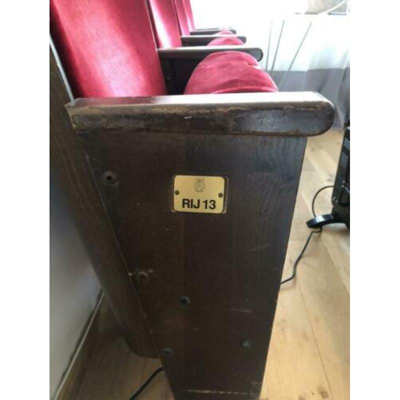 Bankje met 4 stoelen uit de Schouwburg