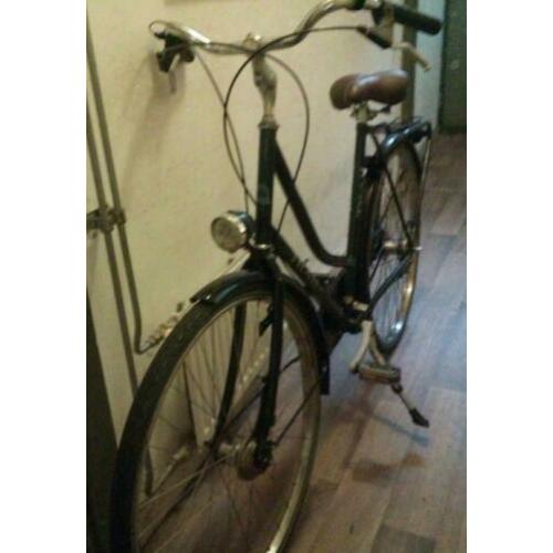 Te koop damesfiets (28inch ) met 3 versnellingen inzgst !!!